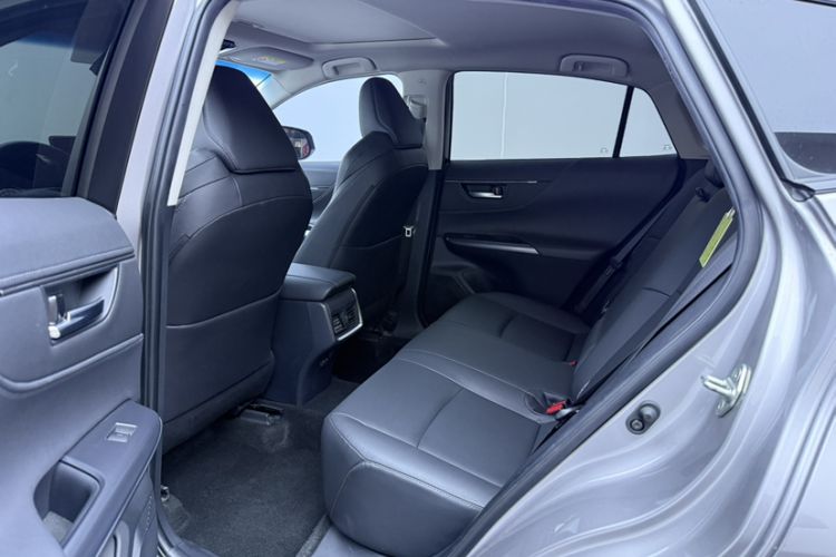 Used Toyota Venza 2022 2.0L CVT Two-Wheel Drive Luxury Edition Interior 4