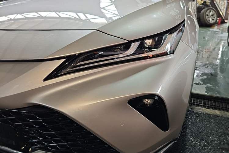 Used Toyota Venza 2022 Dual-Engine 2.5L CVT Two-Wheel Drive Prestige Edition Left Front Headlight