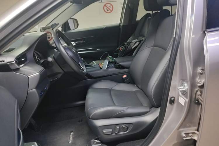 Used Toyota Venza 2022 2.0L CVT Two-Wheel Drive Prestige Edition Left Front Seat