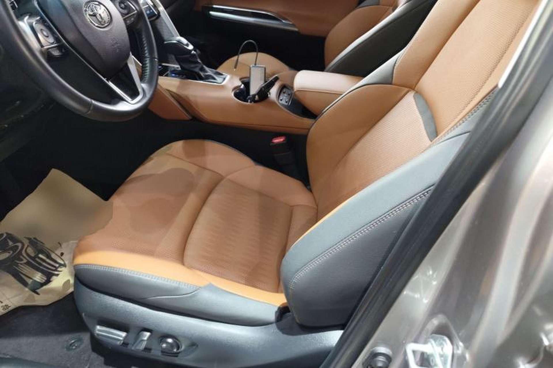 Used Toyota Venza 2022 Dual-Engine 2.5L CVT Two-Wheel Drive Prestige Edition Left Front Seat