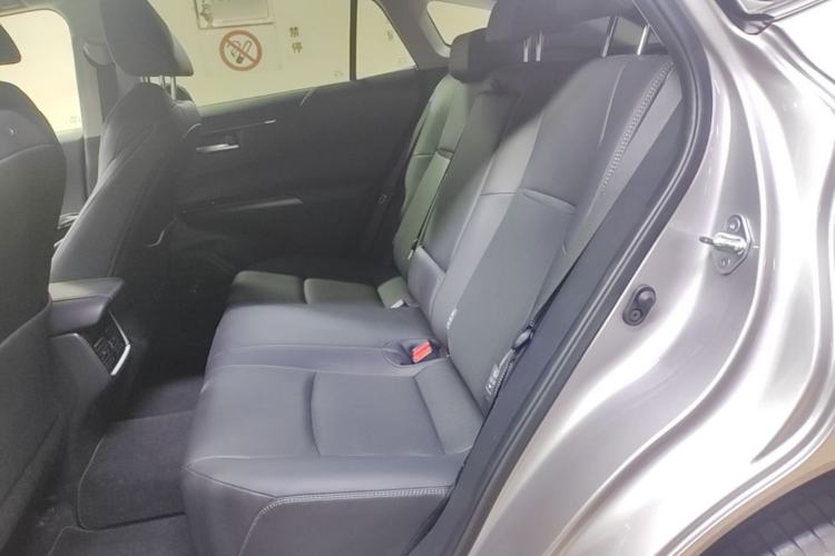 Used Toyota Venza 2022 2.0L CVT Two-Wheel Drive Prestige Edition Left Rear Seat
