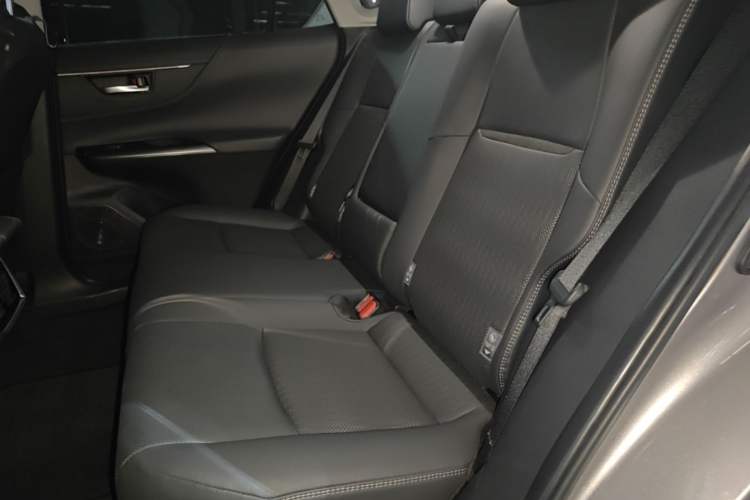 Used Toyota Venza 2022 2.0L CVT Two-Wheel Drive Prestige Edition Left Rear Seat