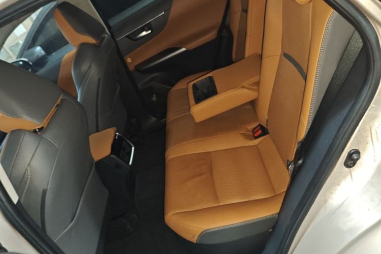 Used Toyota Venza 2022 Dual-Engine 2.5L CVT Two-Wheel Drive Prestige Edition Left Rear Seat