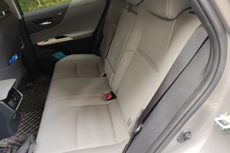 Used Toyota Venza 2022 Dual-Engine 2.5L CVT Two-Wheel Drive Prestige Edition Left Rear Seat