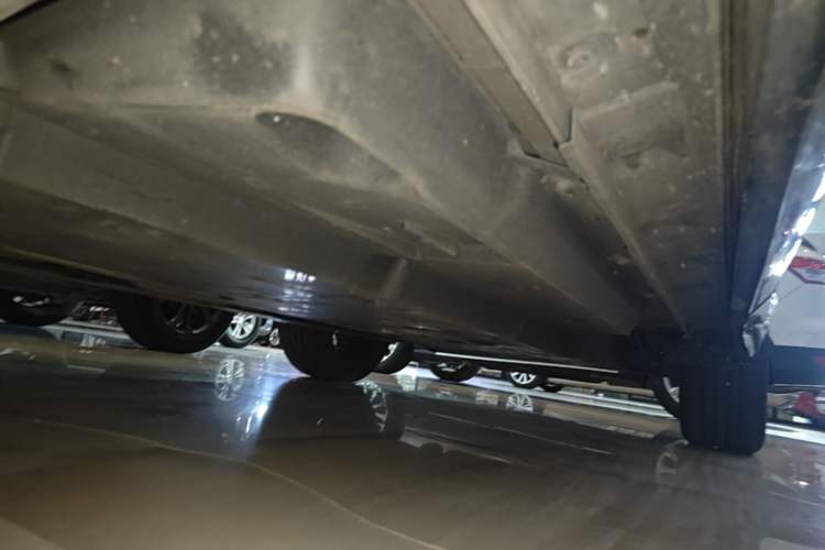 Used Toyota Venza 2022 2.0L CVT Two-Wheel Drive Prestige Edition Left Side Sill