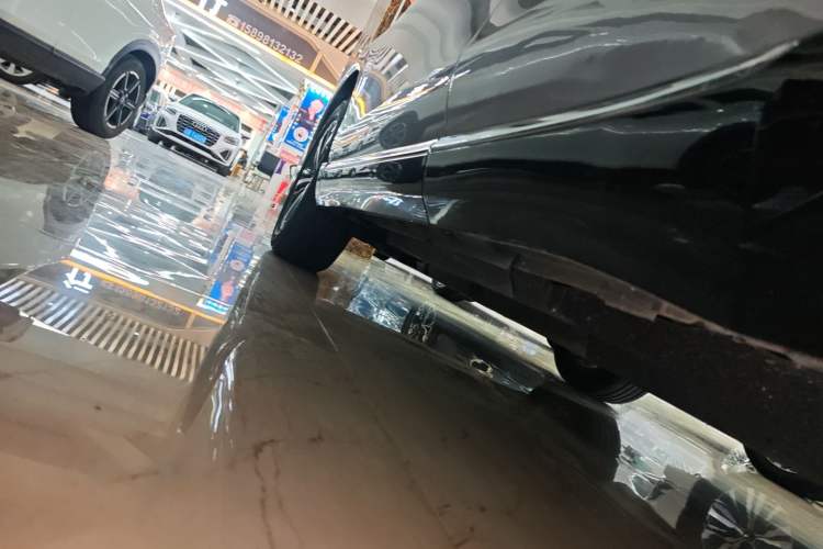 Used Toyota Venza 2022 2.0L CVT Two-Wheel Drive Luxury Edition Left Side Sill