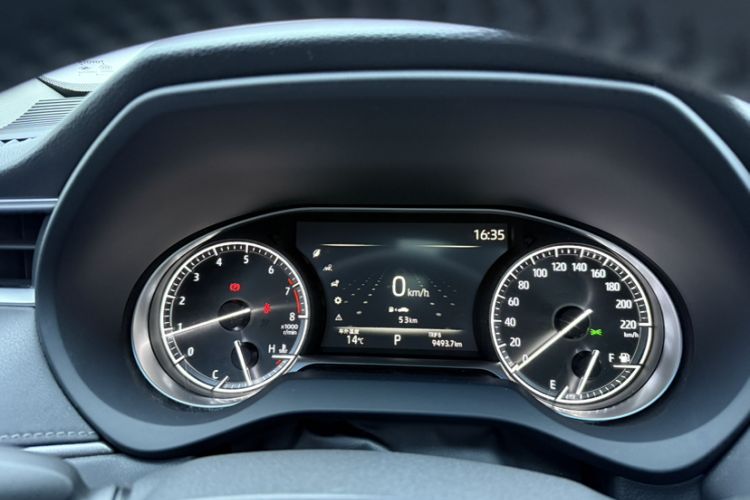 Used Toyota Venza 2022 2.0L CVT Two-Wheel Drive Luxury Edition Odometer Close Up