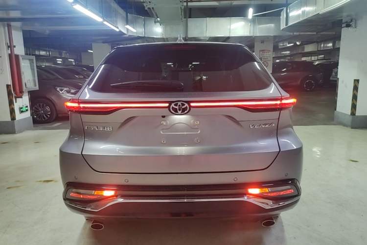 Used Toyota Venza 2022 2.0L CVT Two-Wheel Drive Prestige Edition Rear
