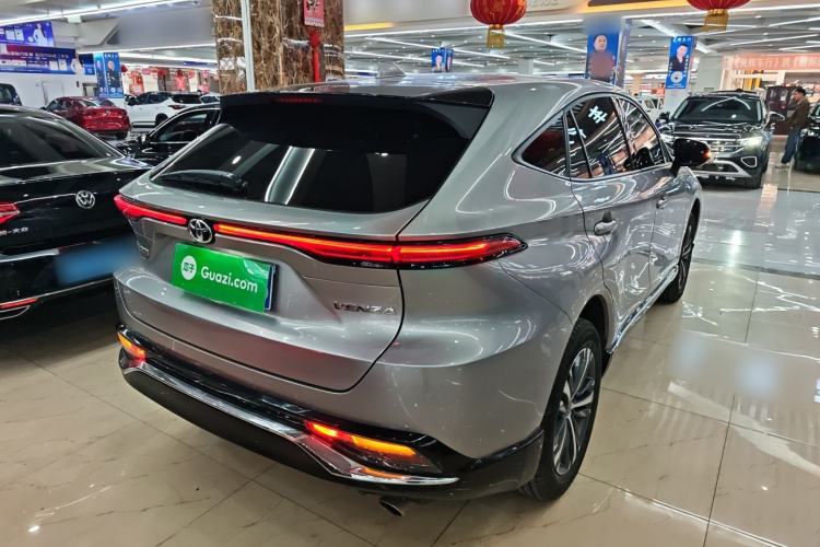 Used Toyota Venza 2022 2.0L CVT Two-Wheel Drive Luxury Edition Rear Right 45 Deg