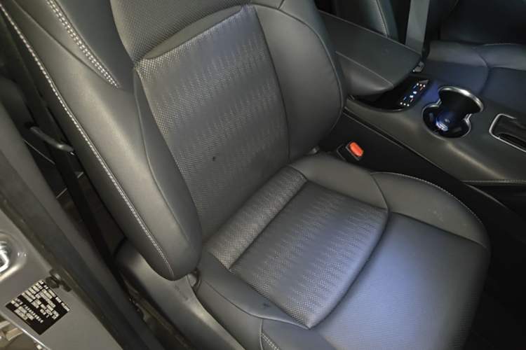 Used Toyota Venza 2022 2.0L CVT Two-Wheel Drive Prestige Edition Right Front Seat