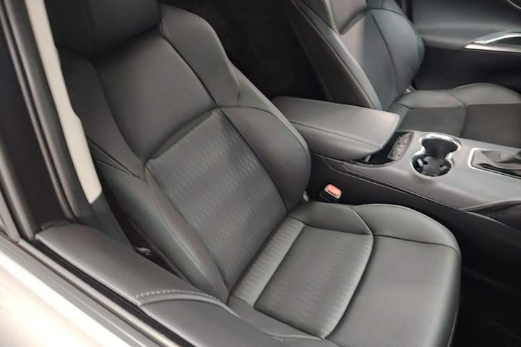 Used Toyota Venza 2022 Dual-Engine 2.5L CVT Two-Wheel Drive Prestige Edition Right Front Seat