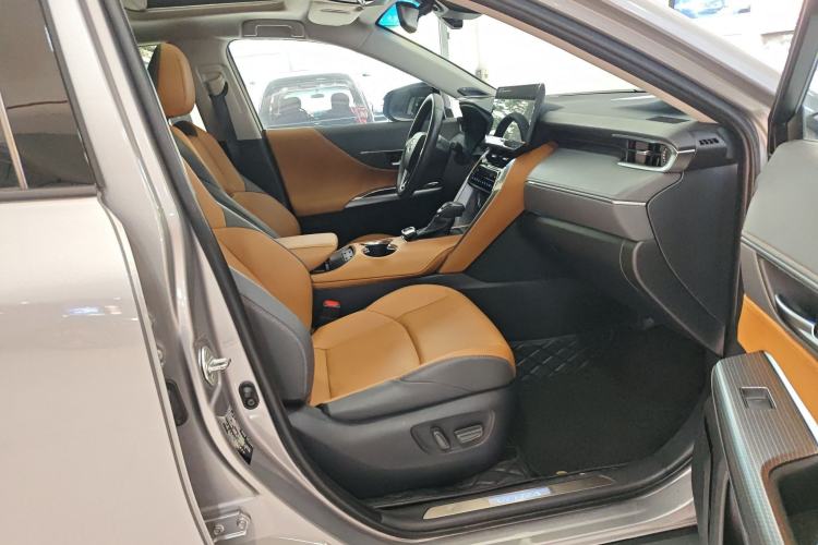 Used Toyota Venza 2022 2.0L CVT Two-Wheel Drive Prestige Edition Right Front Seat
