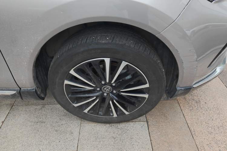 Used Toyota Venza 2022 2.0L CVT Two-Wheel Drive Prestige Edition Right Front Wheel Hub