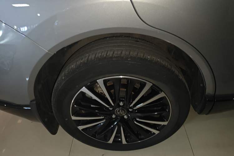 Used Toyota Venza 2022 2.0L CVT Two-Wheel Drive Prestige Edition Right Rear Wheel Hub