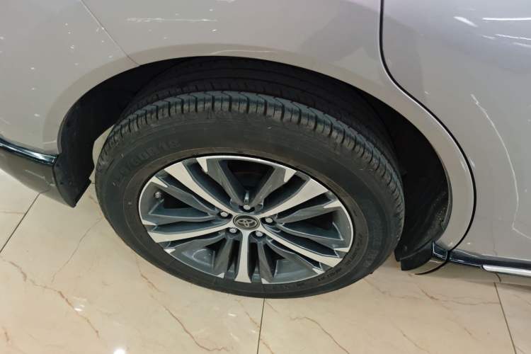Used Toyota Venza 2022 2.0L CVT Two-Wheel Drive Luxury Edition Right Rear Wheel Hub