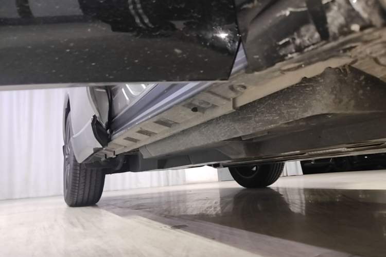 Used Toyota Venza 2022 2.0L CVT Two-Wheel Drive Prestige Edition Right Side Sill