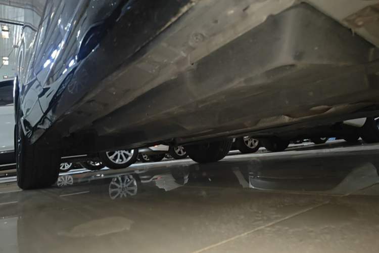 Used Toyota Venza 2022 2.0L CVT Two-Wheel Drive Prestige Edition Right Side Sill