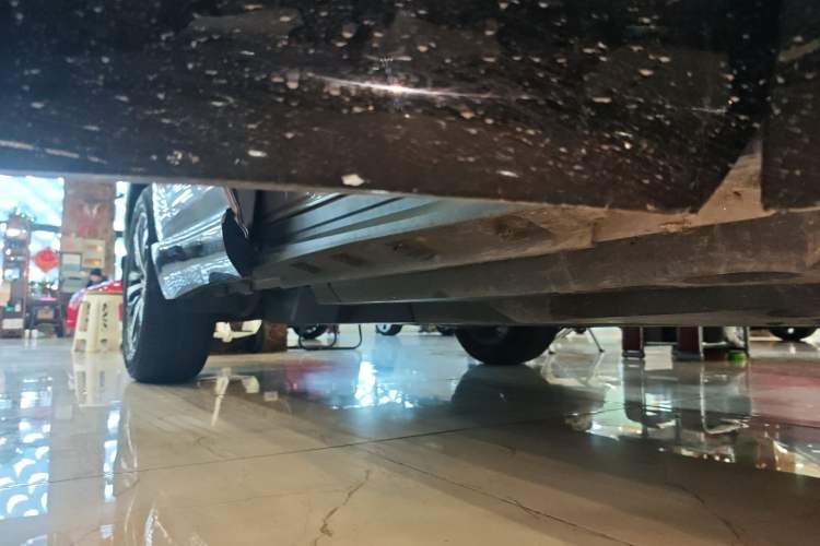 Used Toyota Venza 2022 2.0L CVT Two-Wheel Drive Luxury Edition Right Side Sill