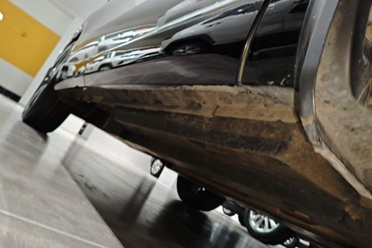 Used Toyota Venza 2022 2.0L CVT Four-Wheel Drive Supreme Edition Right Side Sill