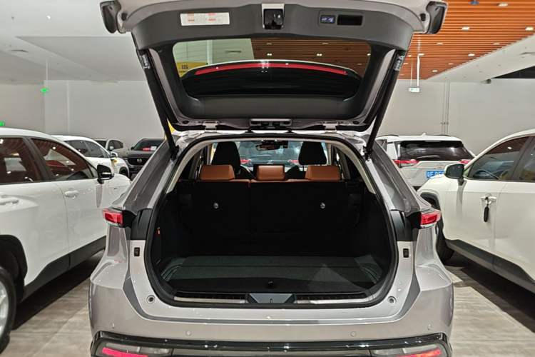 Used Toyota Venza 2022 2.0L CVT Four-Wheel Drive Supreme Edition Trunk
