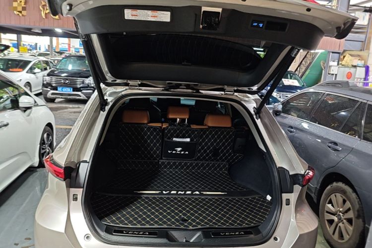 Used Toyota Venza 2022 Dual-Engine 2.5L CVT Two-Wheel Drive Prestige Edition Trunk