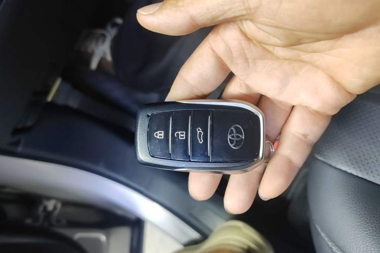 Used Toyota Venza 2022 2.0L CVT Two-Wheel Drive Prestige Edition Vehicle Key