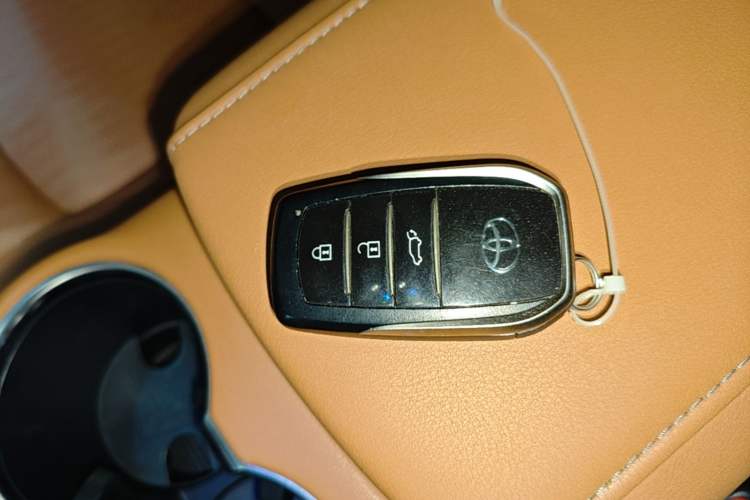 Used Toyota Venza 2022 2.0L CVT Four-Wheel Drive Supreme Edition Vehicle Key