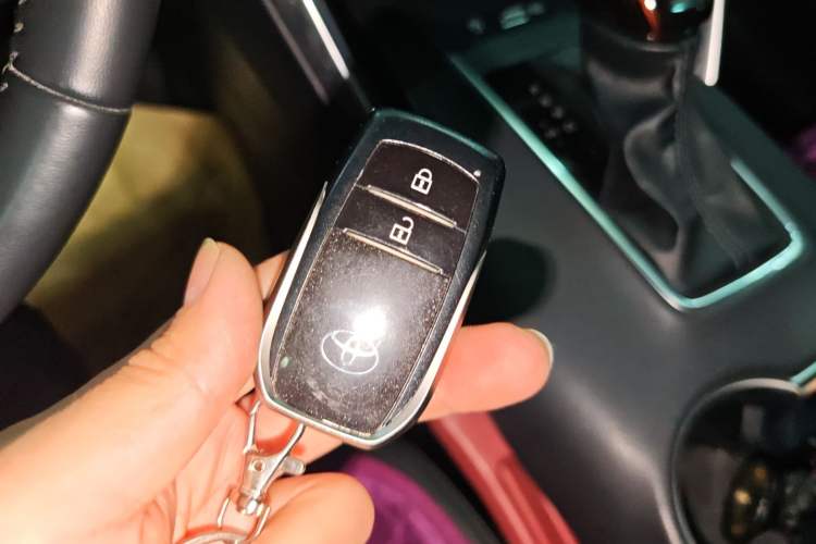 Used Toyota Venza 2022 2.0L CVT Two-Wheel Drive Luxury Edition Vehicle Key