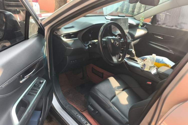Used Toyota Venza 2022 Dual-Engine 2.5L CVT Two-Wheel Drive Luxury Edition Driver Seat