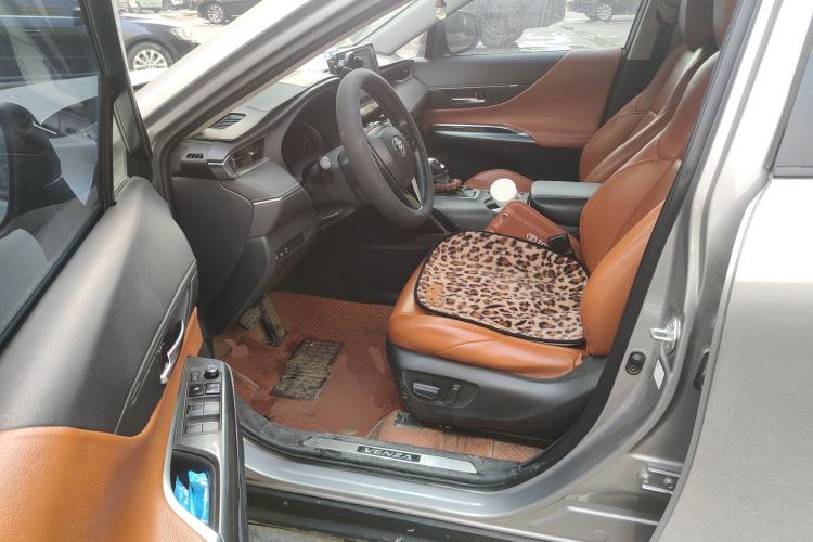 Used Toyota Venza 2022 2.0L CVT Two-Wheel Drive Luxury Edition Driver Seat