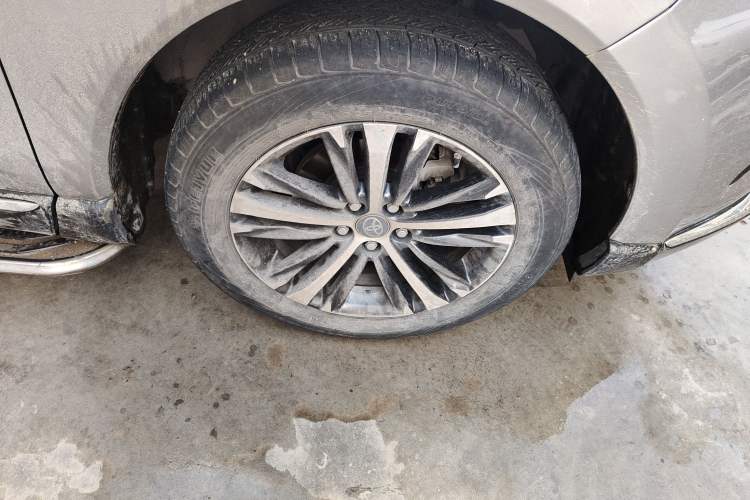 Used Toyota Venza 2022 2.0L CVT Two-Wheel Drive Luxury Edition Right Front Wheel Hub