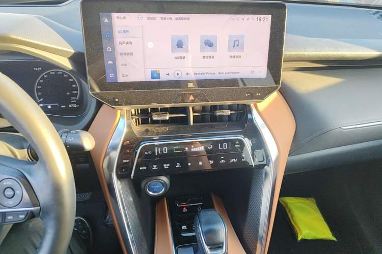 Used Toyota Venza 2022 Dual-Engine 2.5L CVT Four-Wheel Drive Supreme Edition Audio And AC Panel