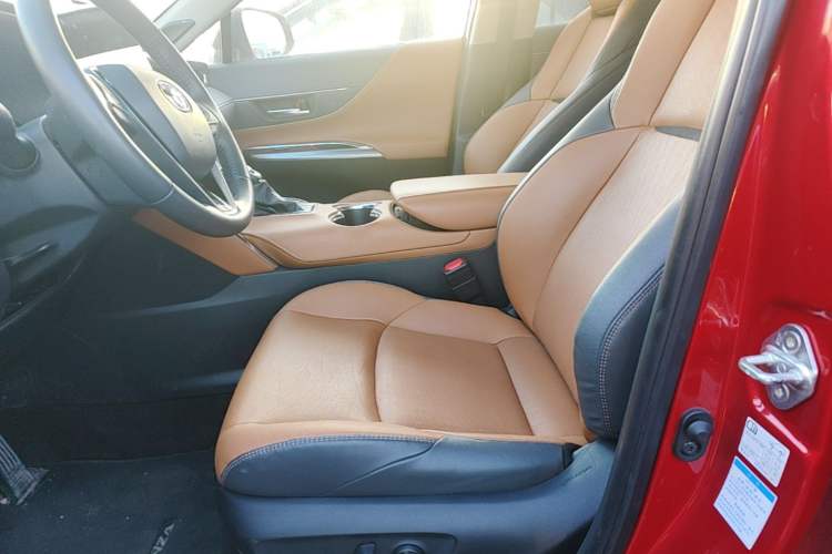 Used Toyota Venza 2022 Dual-Engine 2.5L CVT Four-Wheel Drive Supreme Edition Left Front Seat