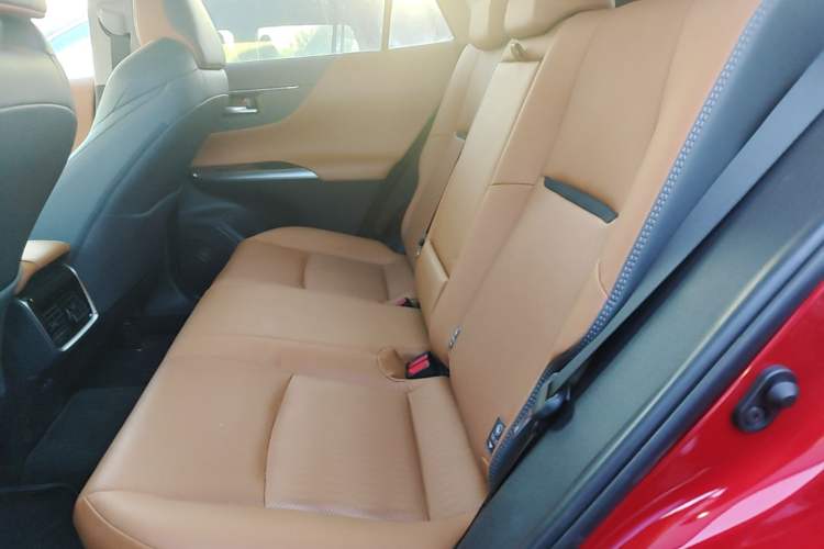 Used Toyota Venza 2022 Dual-Engine 2.5L CVT Four-Wheel Drive Supreme Edition Left Rear Seat