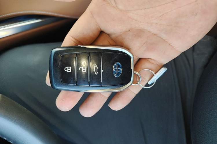Used Toyota Venza 2022 Dual-Engine 2.5L CVT Four-Wheel Drive Supreme Edition Vehicle Key