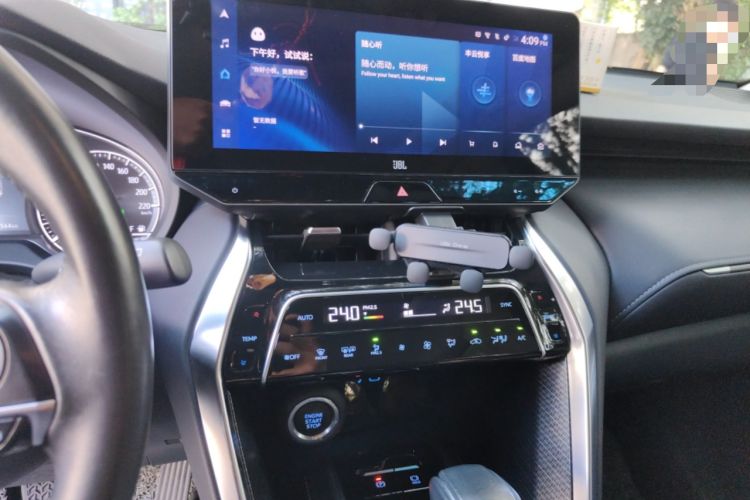 Used Toyota Venza 2022 2.0L CVT Two-Wheel Drive Prestige Edition Audio And AC Panel