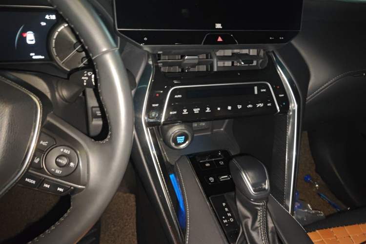 Used Toyota Venza 2022 2.0L CVT Two-Wheel Drive Prestige Edition Audio And AC Panel