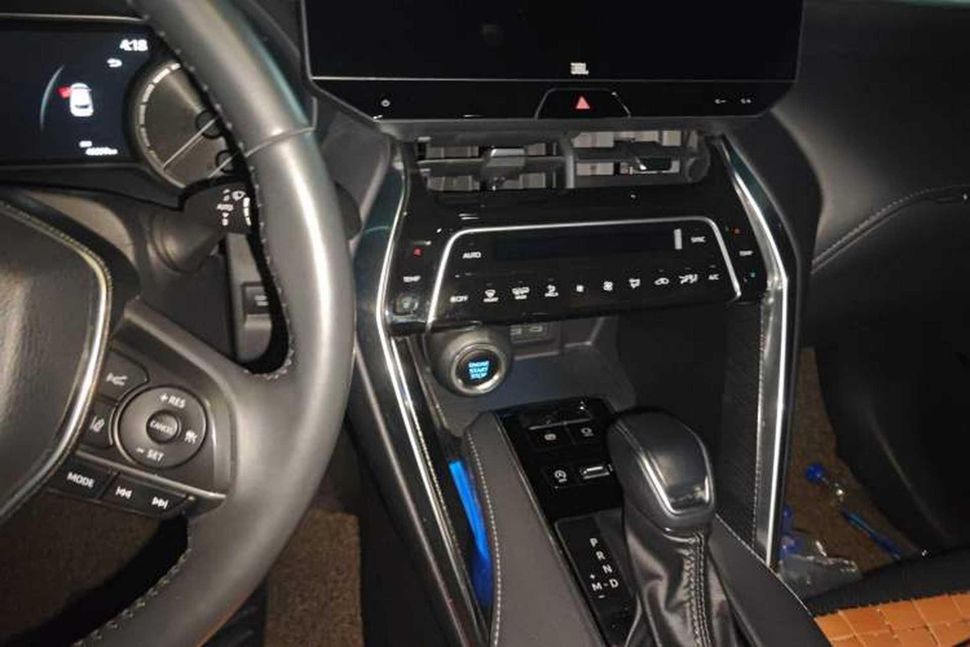 Used Toyota Venza 2022 2.0L CVT Two-Wheel Drive Prestige Edition Audio And AC Panel