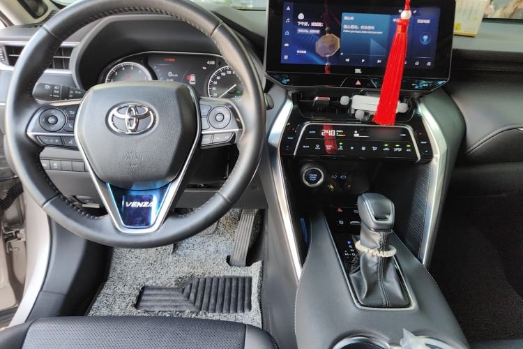 Used Toyota Venza 2022 2.0L CVT Two-Wheel Drive Prestige Edition Center Console