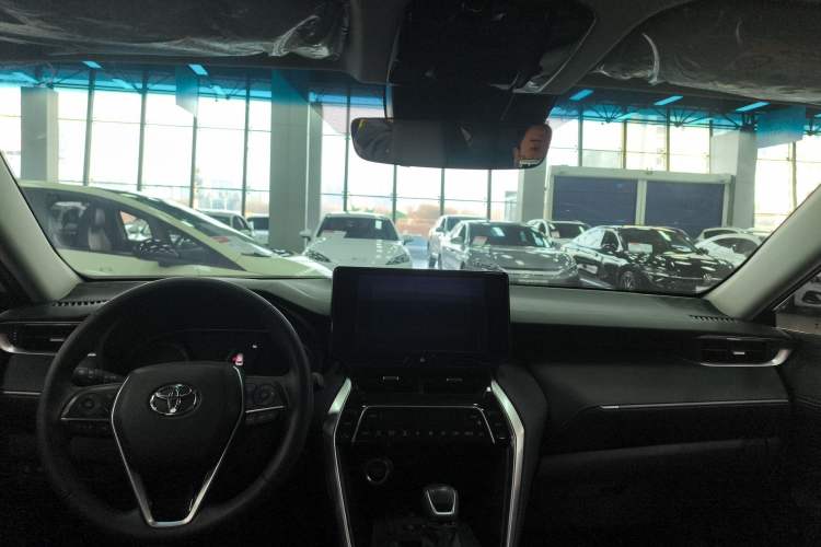 Used Toyota Venza 2022 2.0L CVT Two-Wheel Drive Luxury Edition Center Console