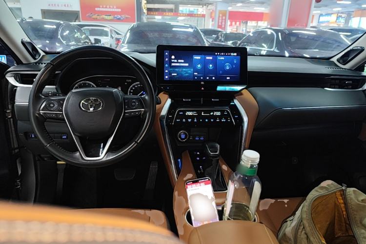 Used Toyota Venza 2022 2.0L CVT Two-Wheel Drive Prestige Edition Center Console