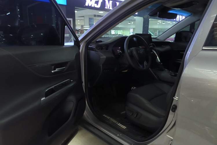 Used Toyota Venza 2022 2.0L CVT Two-Wheel Drive Luxury Edition Driver Seat