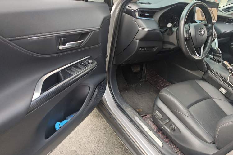 Used Toyota Venza 2022 2.0L CVT Two-Wheel Drive Prestige Edition Driver Seat