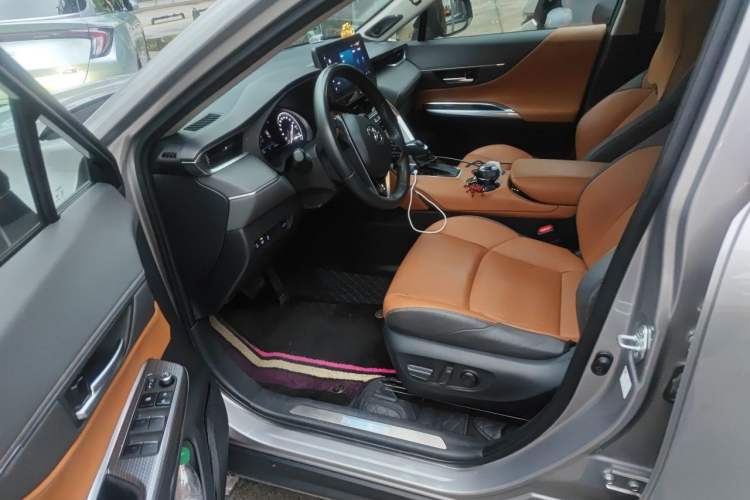 Used Toyota Venza 2022 2.0L CVT Two-Wheel Drive Prestige Edition Driver Seat