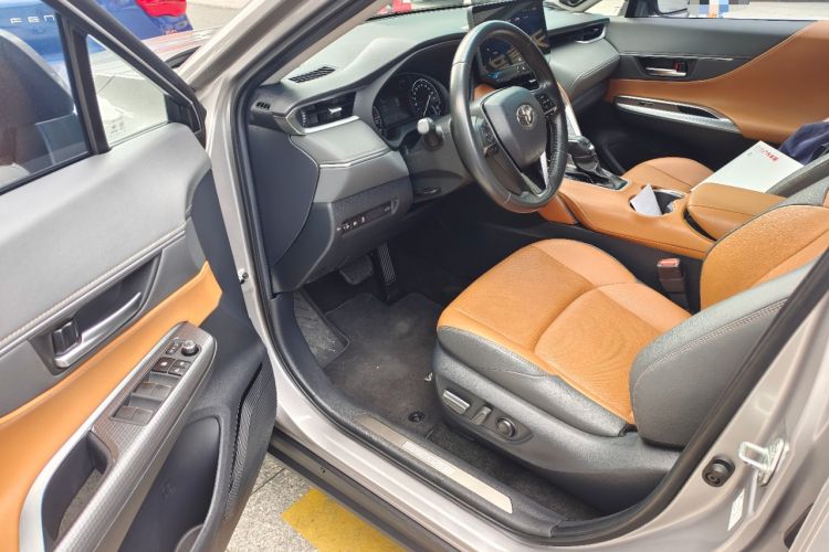 Used Toyota Venza 2022 2.0L CVT Two-Wheel Drive Prestige Edition Driver Seat