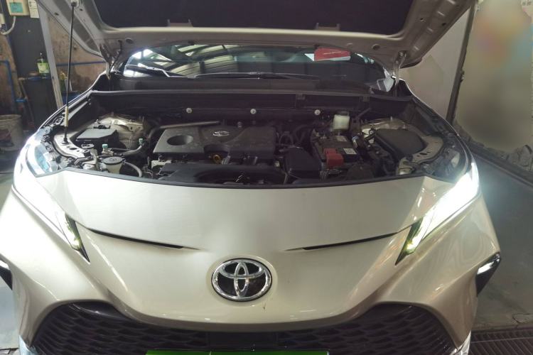 Used Toyota Venza 2022 2.0L CVT Two-Wheel Drive Prestige Edition Engine Bay