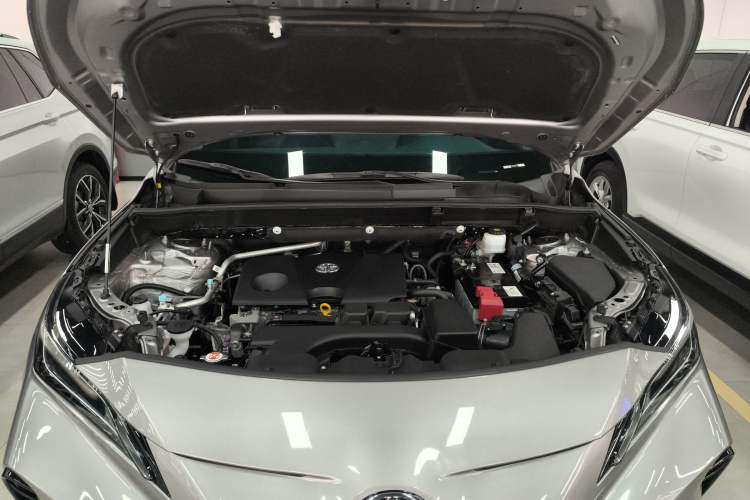 Used Toyota Venza 2022 2.0L CVT Two-Wheel Drive Luxury Edition Engine Bay