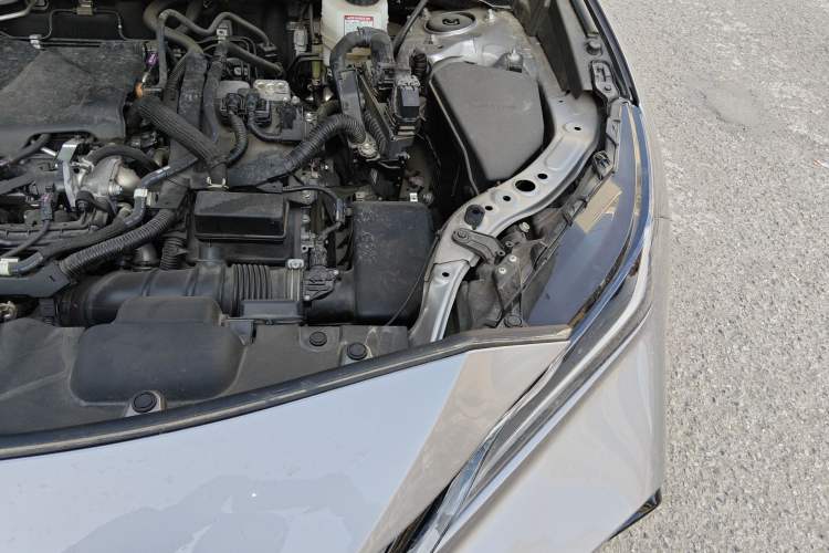 Used Toyota Venza 2022 Dual-Engine 2.5L CVT Two-Wheel Drive Prestige Edition Engine Bay Left