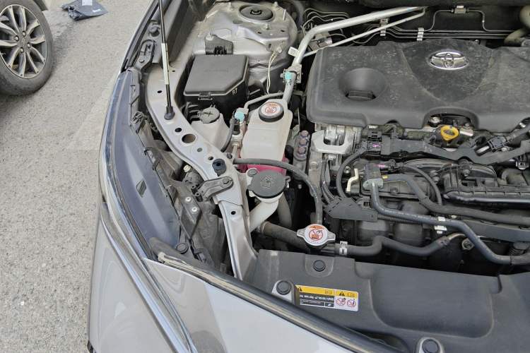 Used Toyota Venza 2022 Dual-Engine 2.5L CVT Two-Wheel Drive Prestige Edition Engine Bay Right