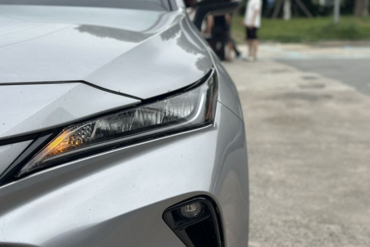 Used Toyota Venza 2022 2.0L CVT Two-Wheel Drive Luxury Edition Exterior 4